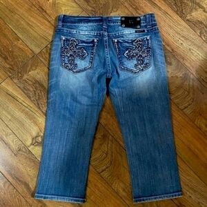 Gorgeous Miss Me Capri Jeans With Cross Pockets 21" Inseam